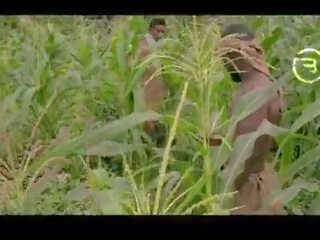 Amaka itu desa jalan gadis dikunjungi okoro di itu ladang untuk cepat pukulan pekerjaan